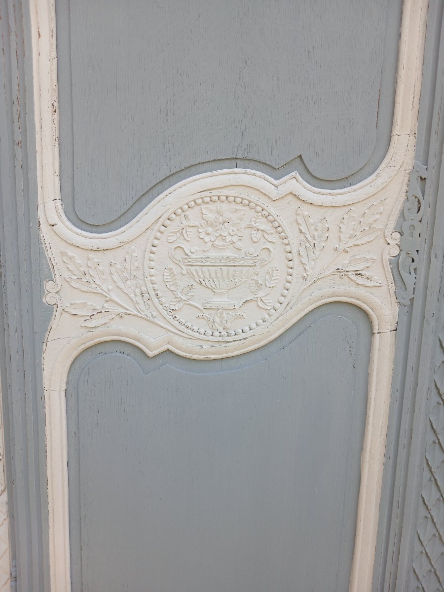 Armoire normande du XIXe siècle – riche décor sculpté – patine gris bleuté-photo-2
