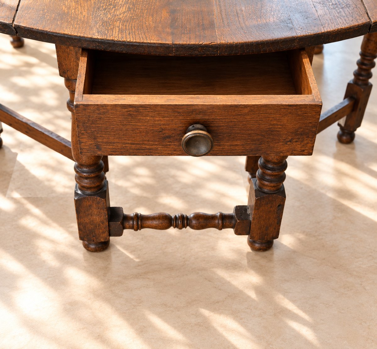 Table Gateleg en chêne du XIXe siècle – Deux abattants et un tiroir-photo-3