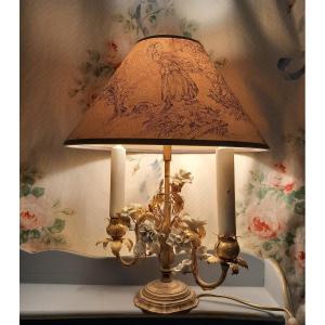 Lampe de chevet agrémentée de fleurs en porcelaine 