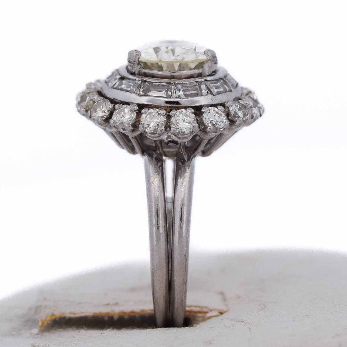 1930s Art Deco Ring With A Pear-shaped Diamond In Platinum   An340-photo-1