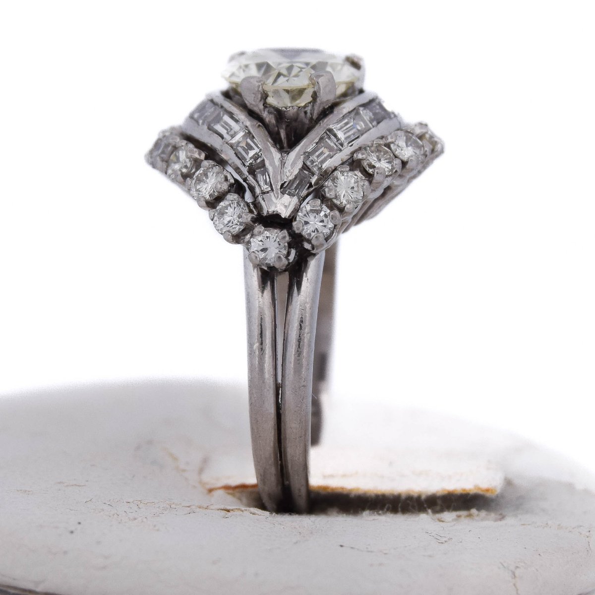 1930s Art Deco Ring With A Pear-shaped Diamond In Platinum   An340-photo-2