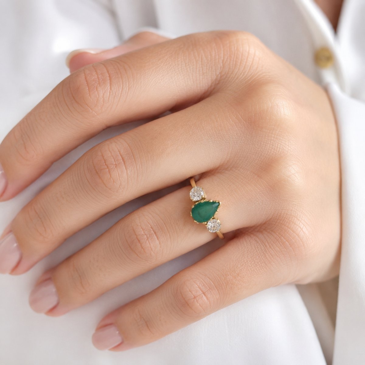 18-karat Gold Vintage Trilogy Ring With A Teardrop-shaped Emerald And Diamonds   An706 (05119)-photo-3