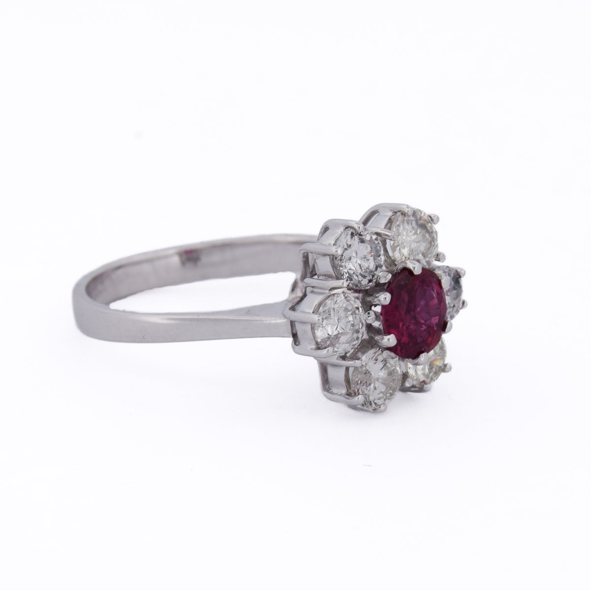 18-k White Gold Vintage Flower Ring With A 0.50-carat Ruby And Diamonds    An515 -photo-2