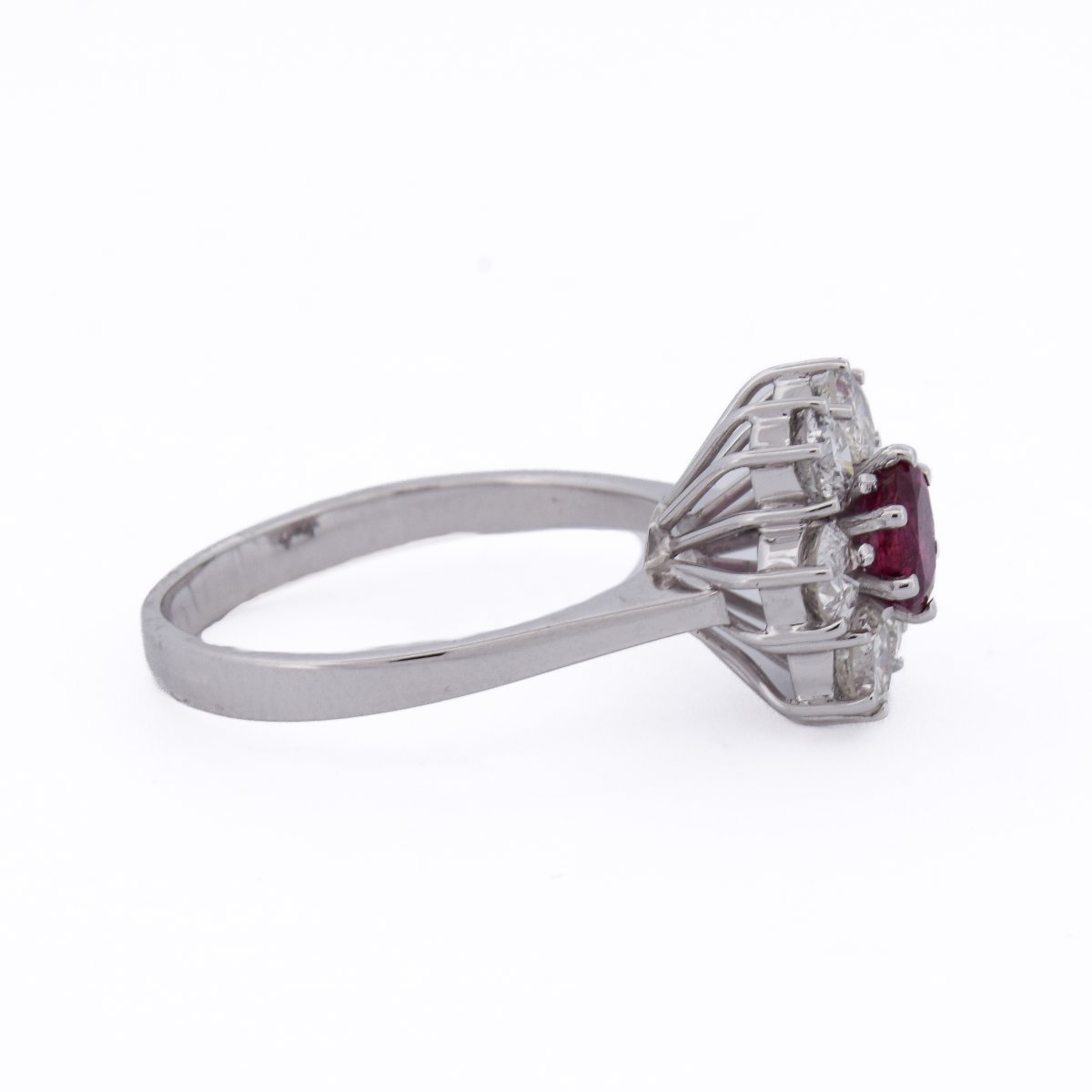 18-k White Gold Vintage Flower Ring With A 0.50-carat Ruby And Diamonds    An515 -photo-3