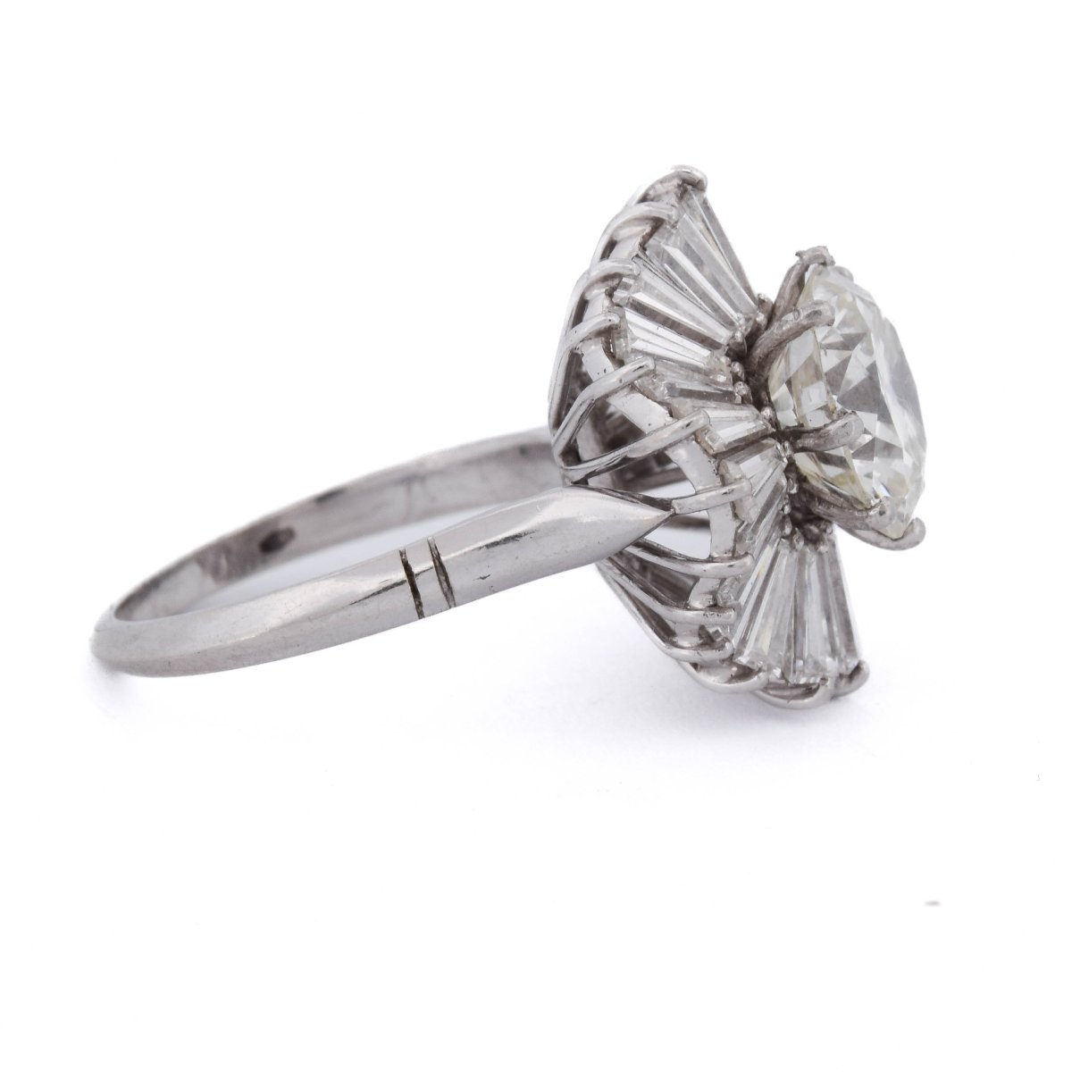Contemporary Platinum Ring With Radial Diamonds, 5.20 Carats   An704-photo-3