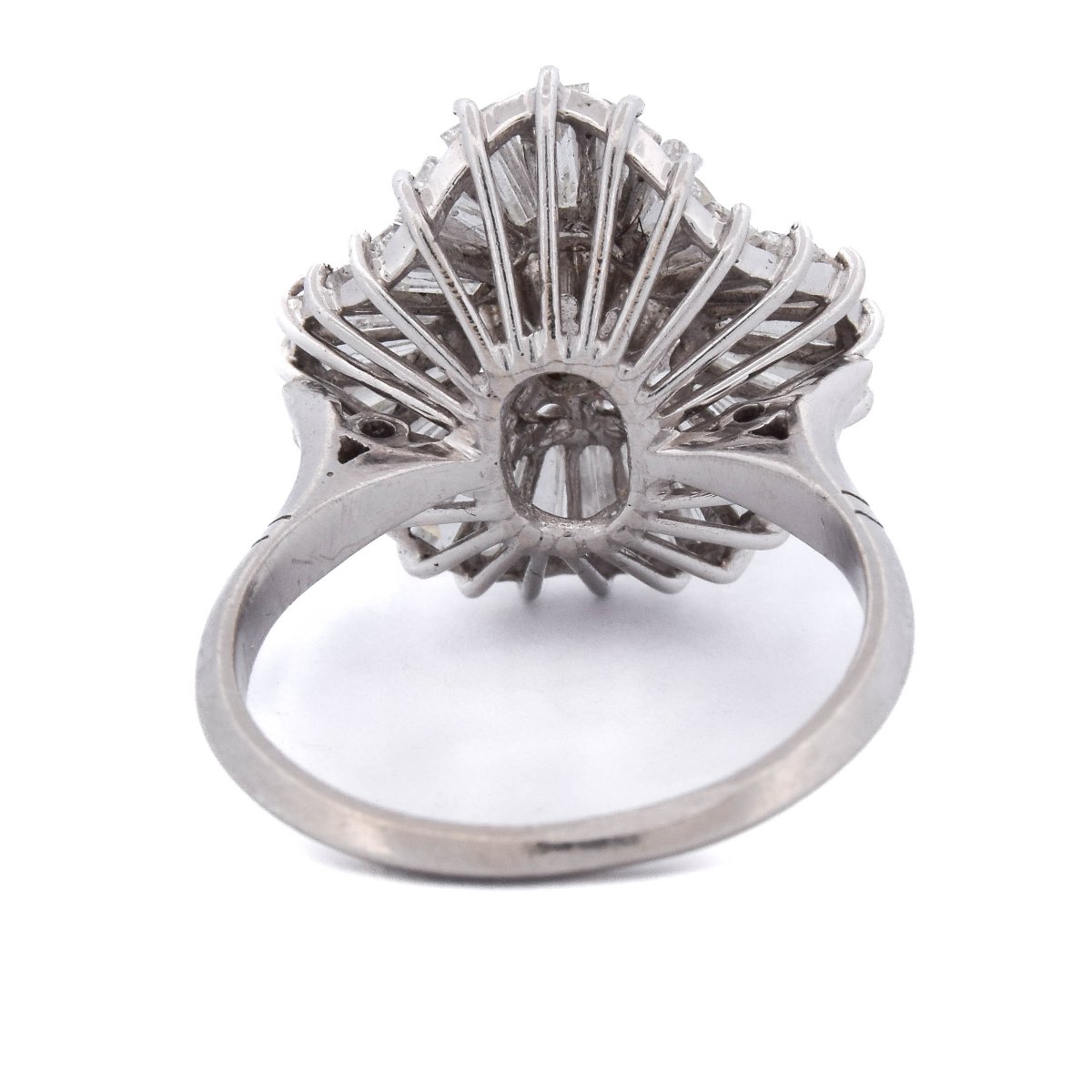 Contemporary Platinum Ring With Radial Diamonds, 5.20 Carats   An704-photo-4