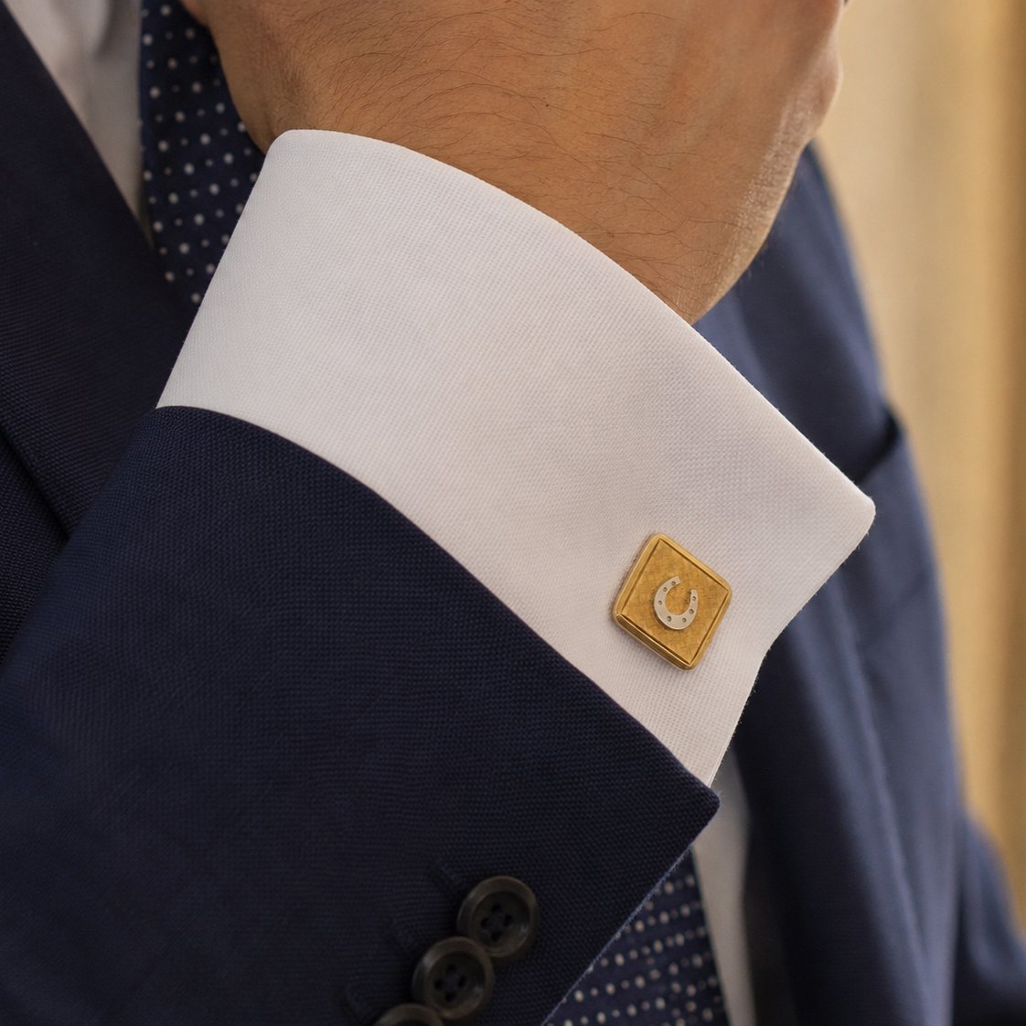 Pair Of Vintage 18-kt Gold Cufflinks With A Horseshoe Design    Gm3-photo-2