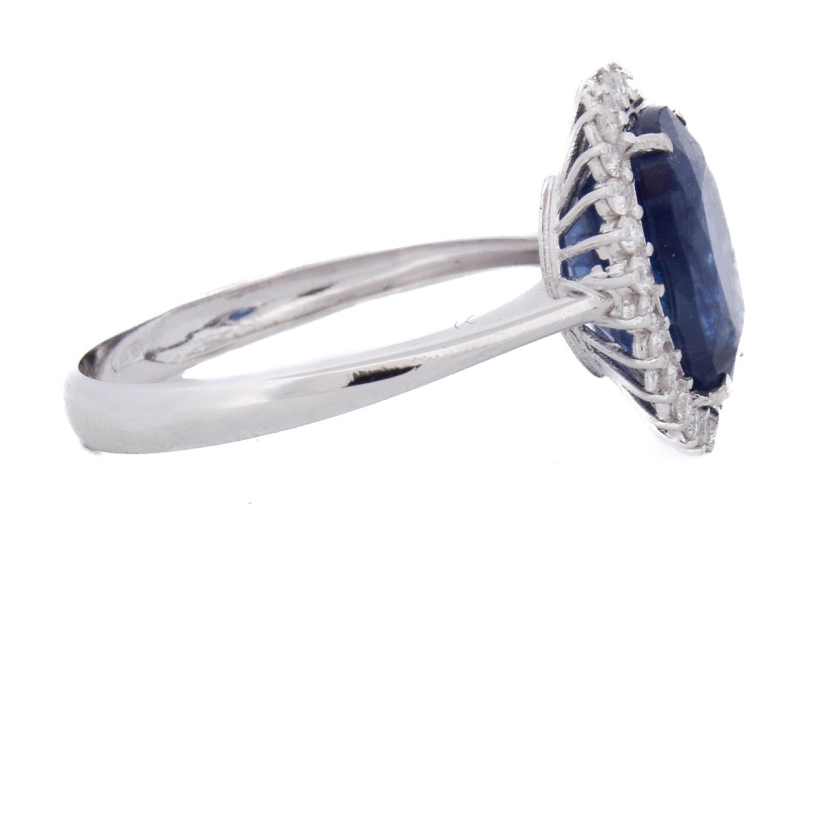 Contemporary 18-karat White Gold Ring With A 4.06-carat Blue Sapphire And Diamonds   An729-photo-3