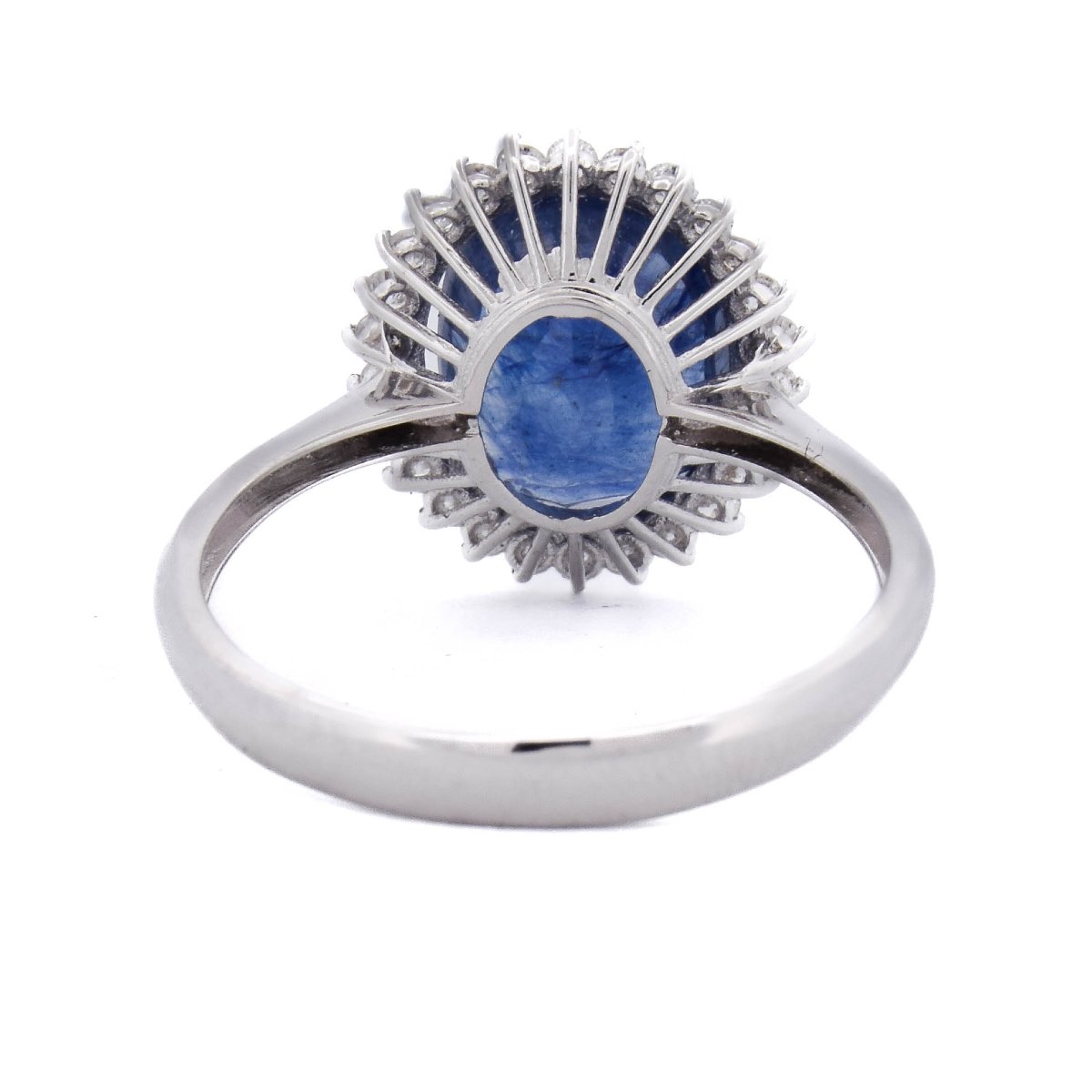 Contemporary 18-karat White Gold Ring With A 4.06-carat Blue Sapphire And Diamonds   An729-photo-4