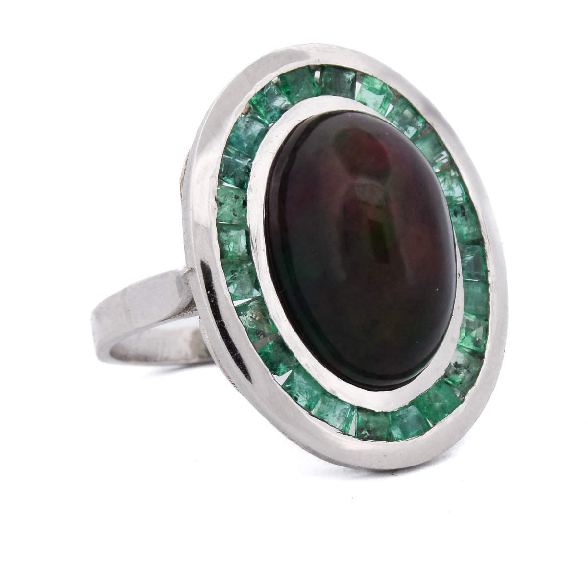 Bague en platine, opale cabochon de 10,40 ct et émeraudes de 4,50 ct-photo-3