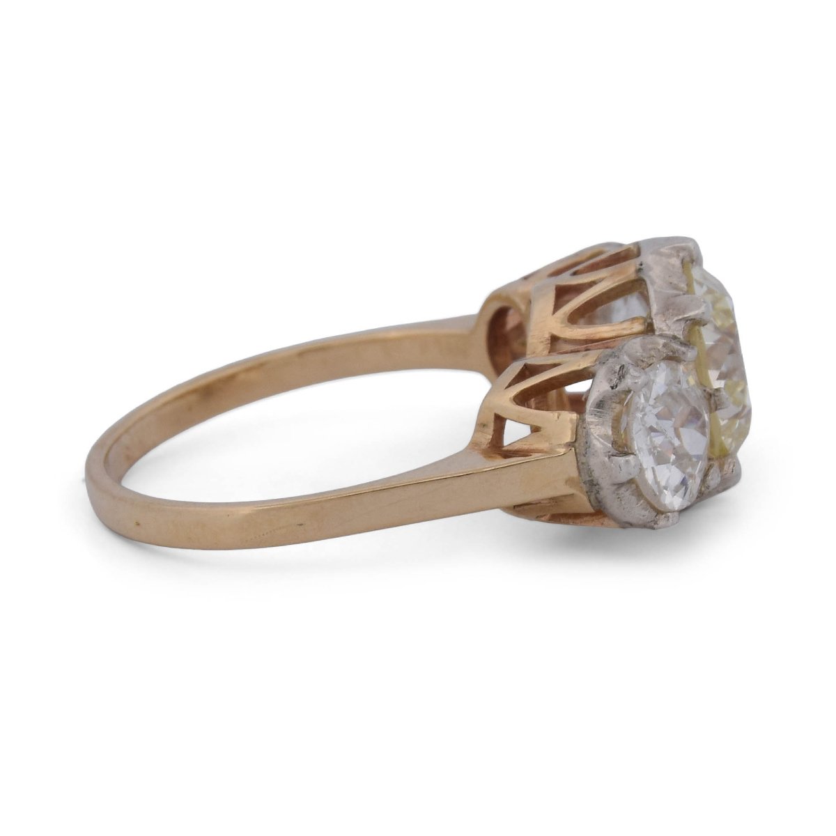 Bague vintage trois pierres en platine, or jaune 12 carats et diamants-photo-4