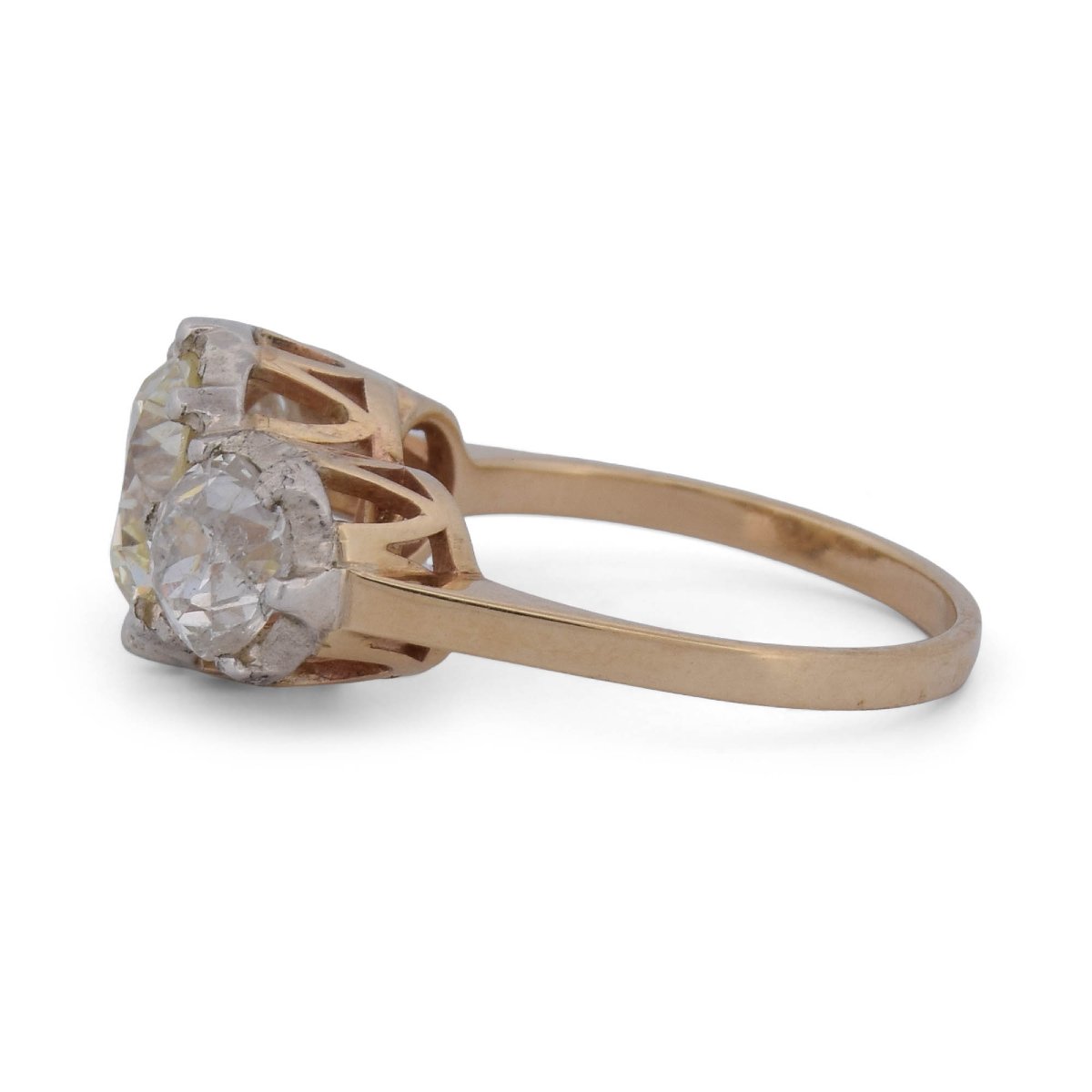 Bague vintage trois pierres en platine, or jaune 12 carats et diamants-photo-2