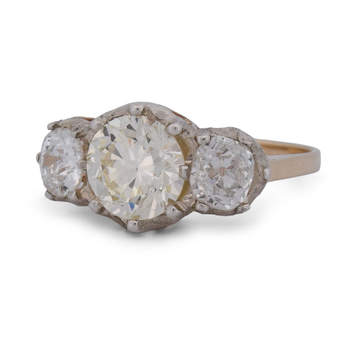 Bague vintage trois pierres en platine, or jaune 12 carats et diamants-photo-3