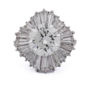 Bague contemporaine en platine et diamants, motif rayonnant, 5,20 carats   AN704