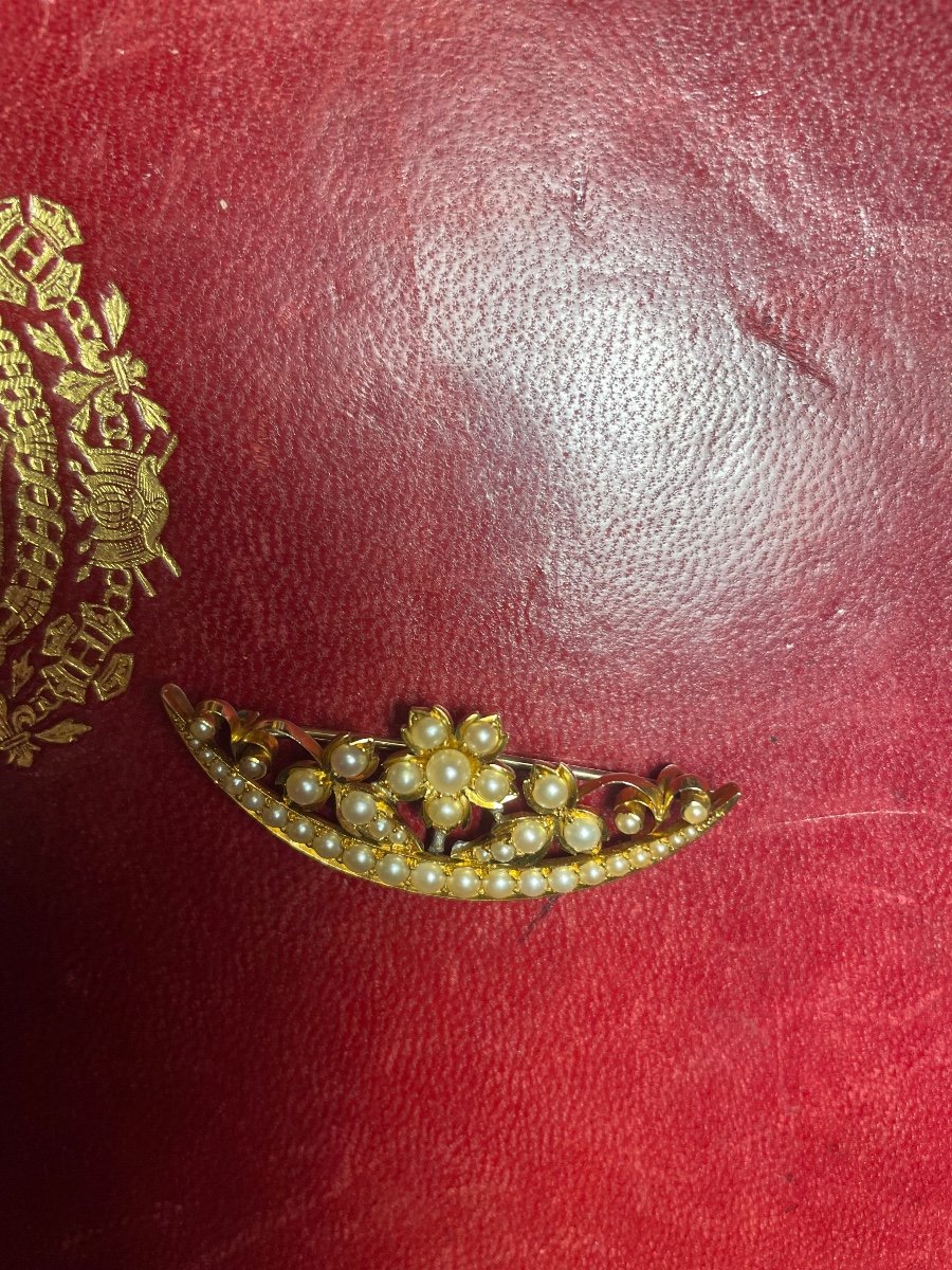 Gold And Pearl Brooch -photo-2