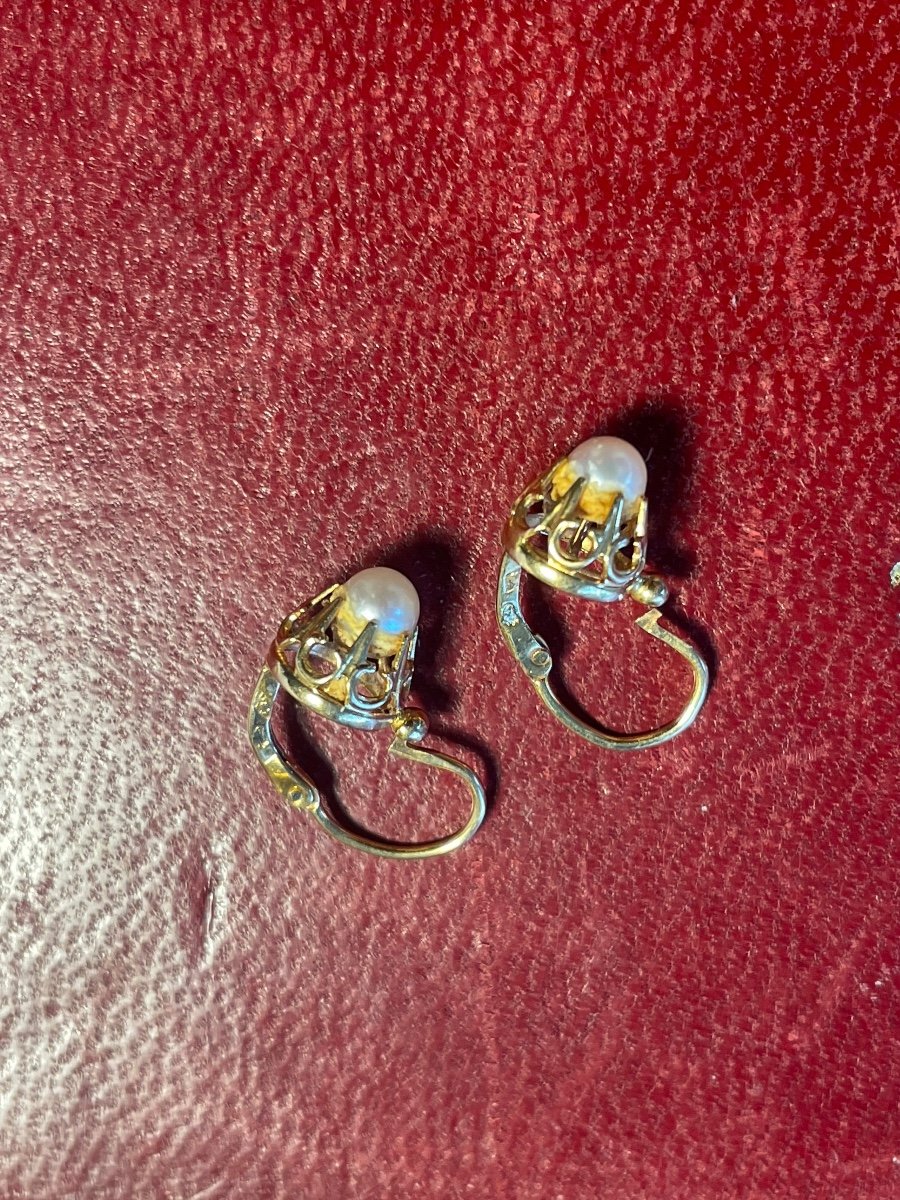 Pair Of Gold And Pearl Earrings -photo-2
