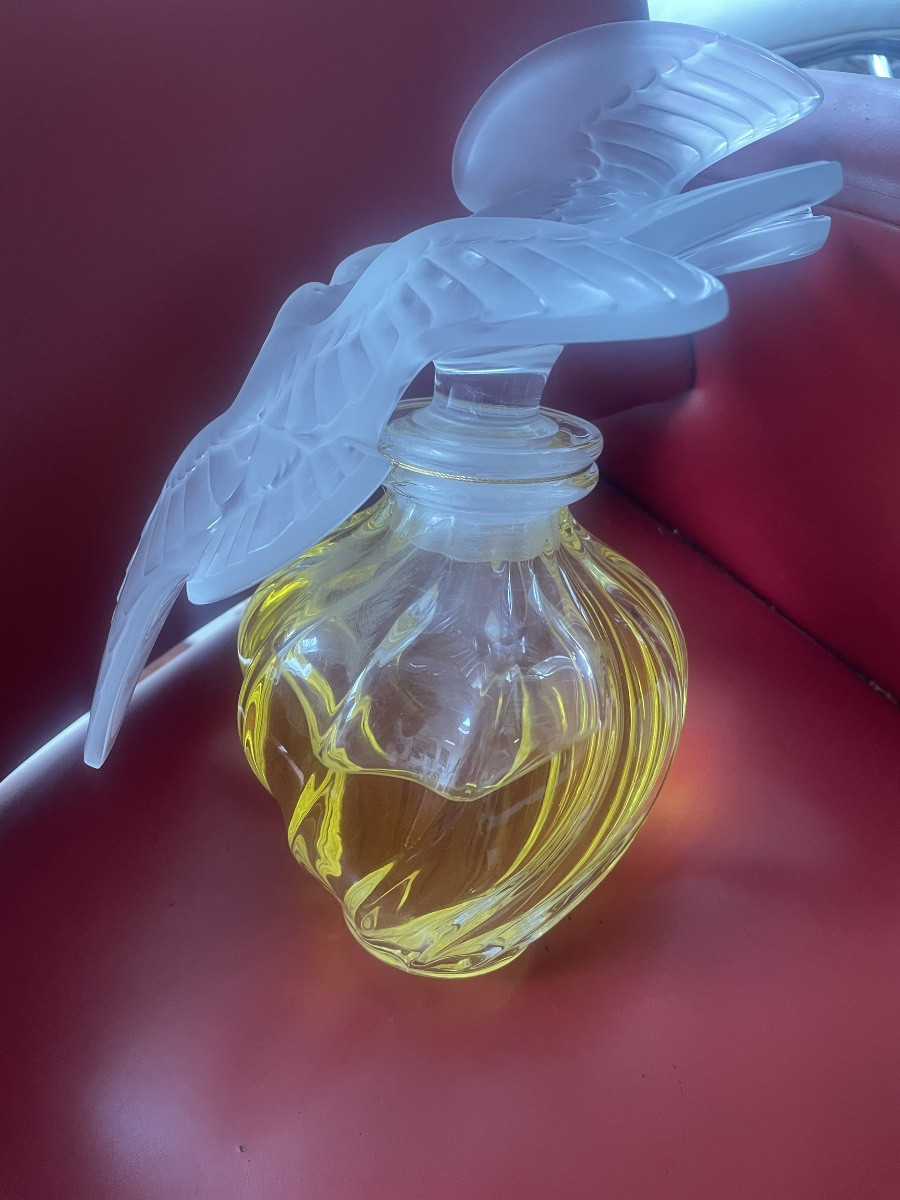 Large Model Bottle Of Lalique Nina Ricci -photo-5