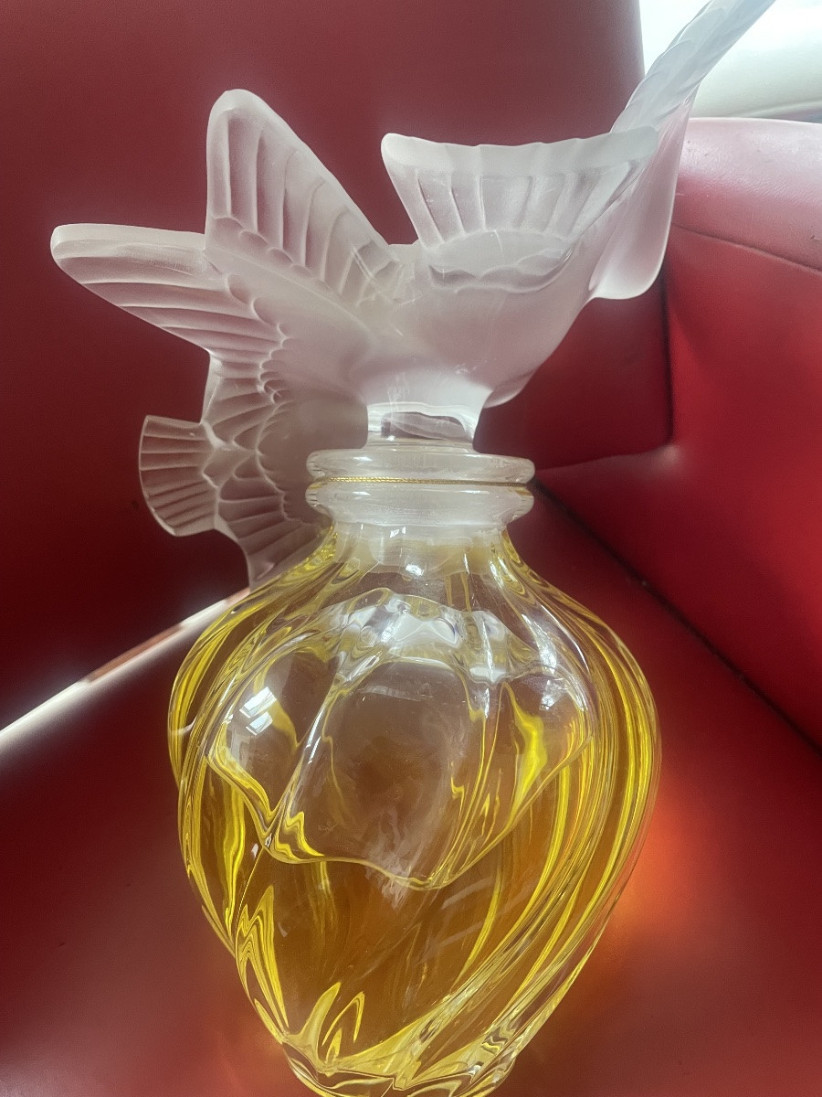 Large Model Bottle Of Lalique Nina Ricci -photo-6