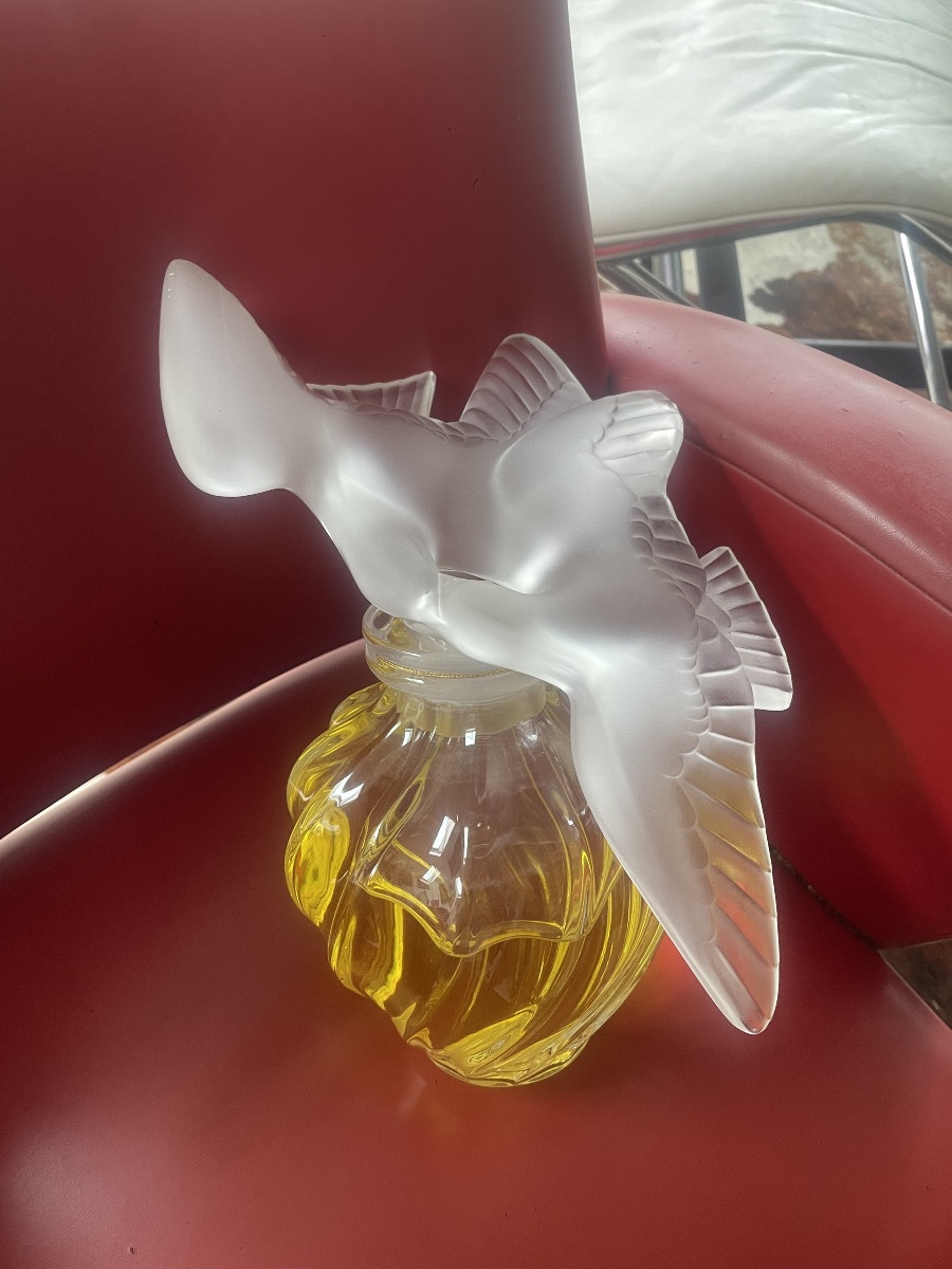 Large Model Bottle Of Lalique Nina Ricci 