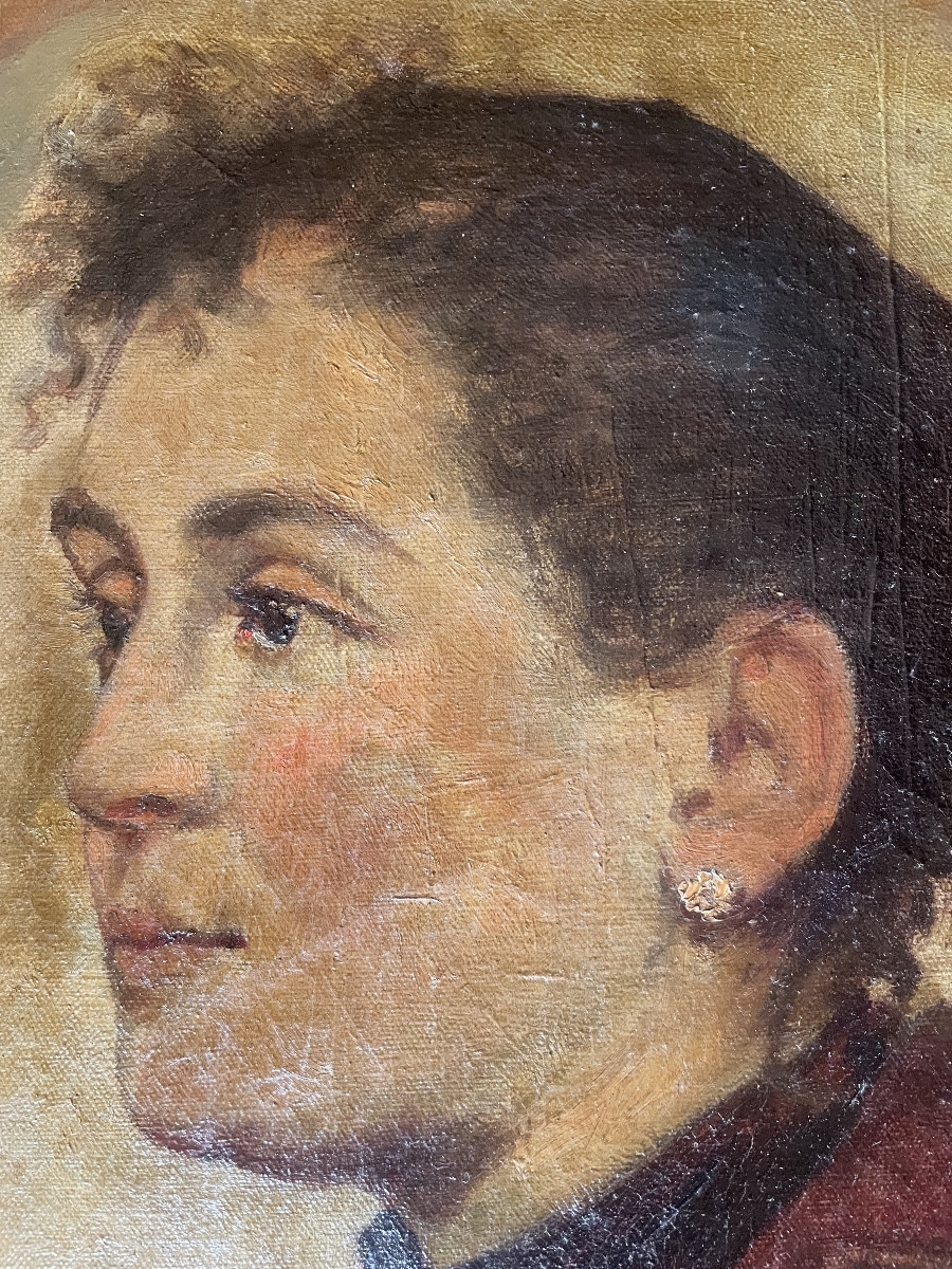 Jeune femme au chignon 