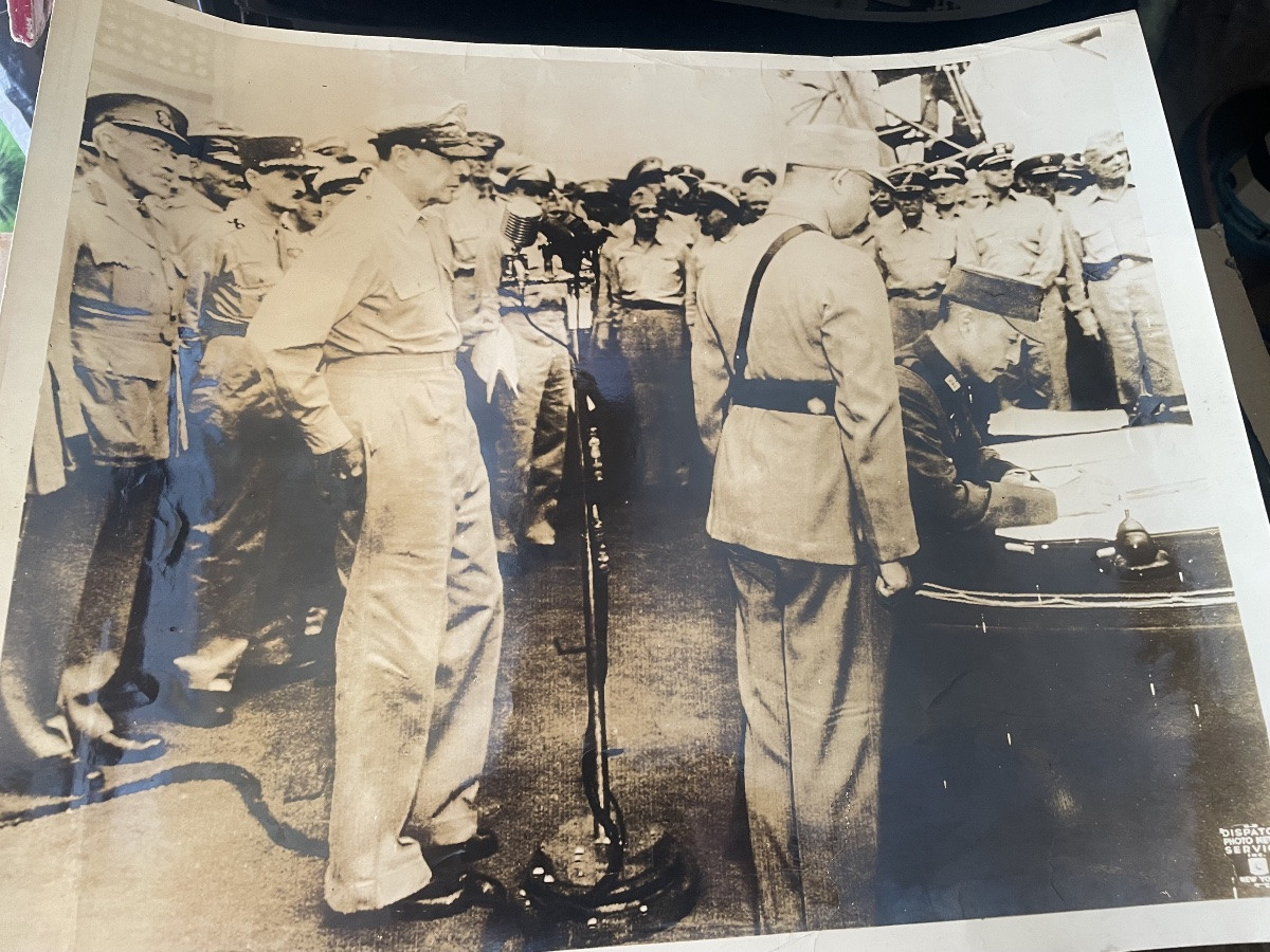 Photo Of The Surrender Of Japan In 1945 -photo-2