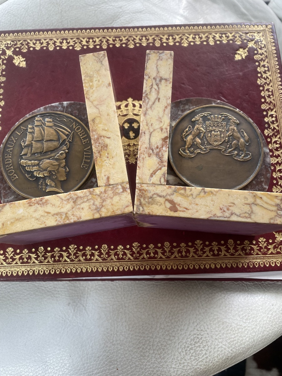 Paire de serres livres marbre et médailles bronzes -photo-2