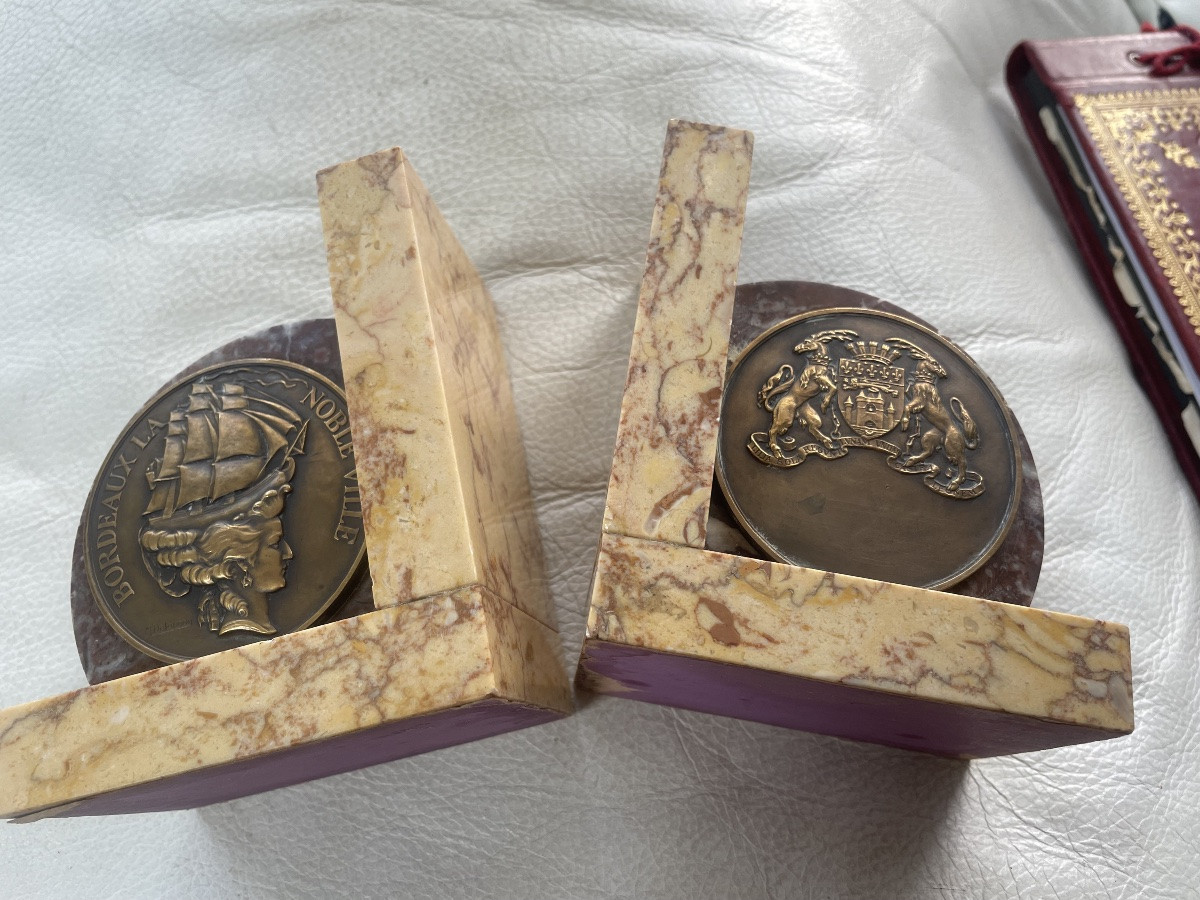 Paire de serres livres marbre et médailles bronzes -photo-4
