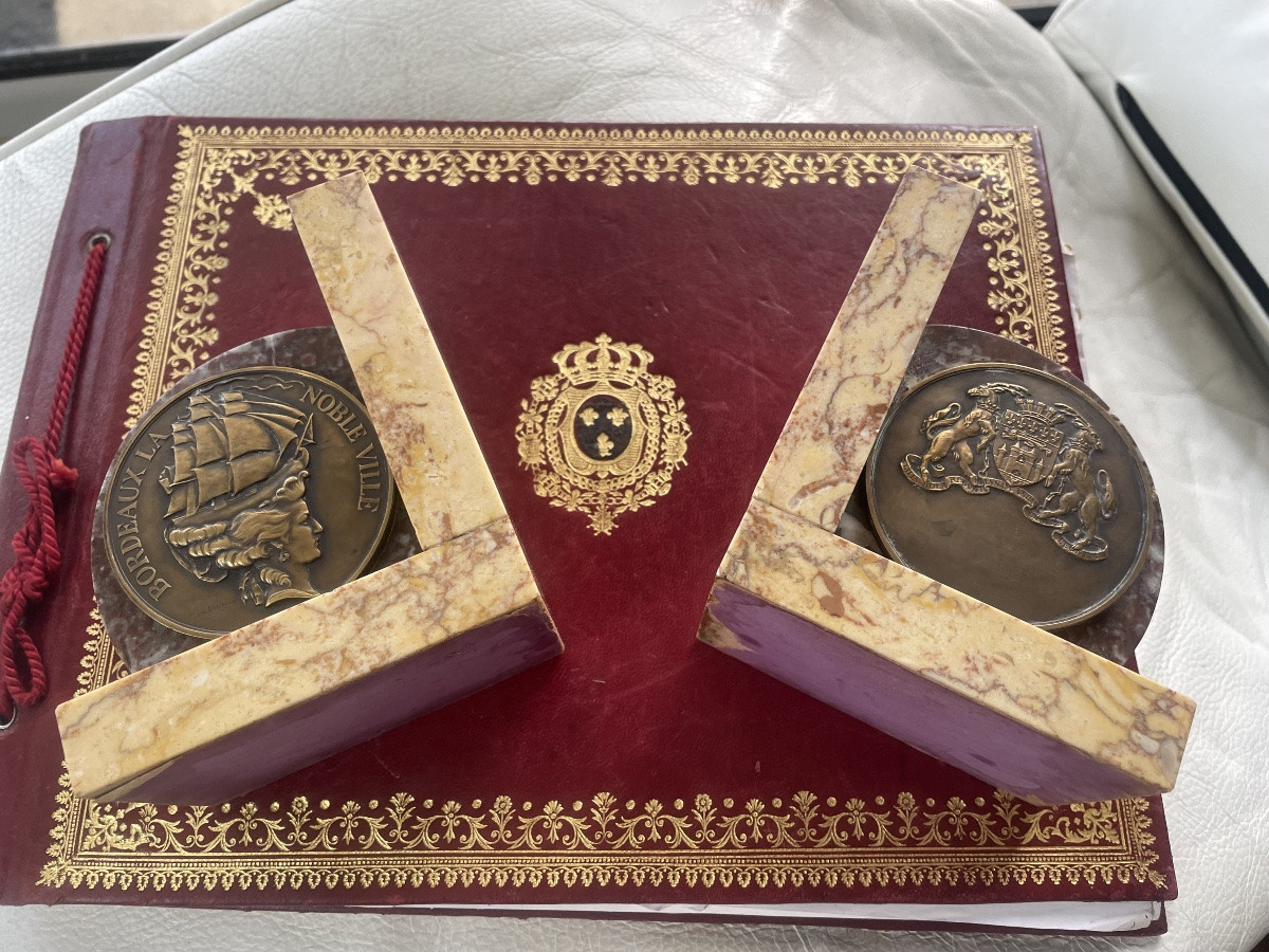Paire de serres livres marbre et médailles bronzes -photo-2