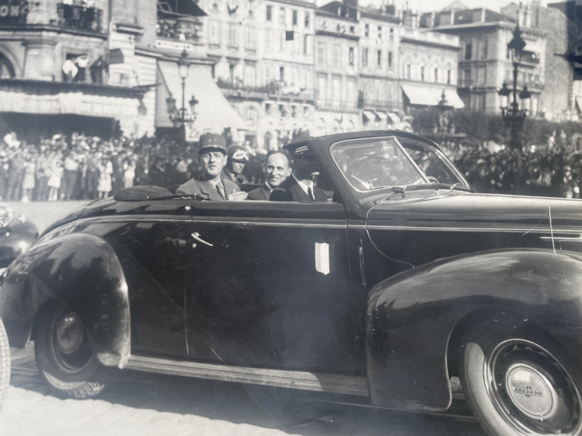 Photo Of General De Gaulle In His Car -photo-3