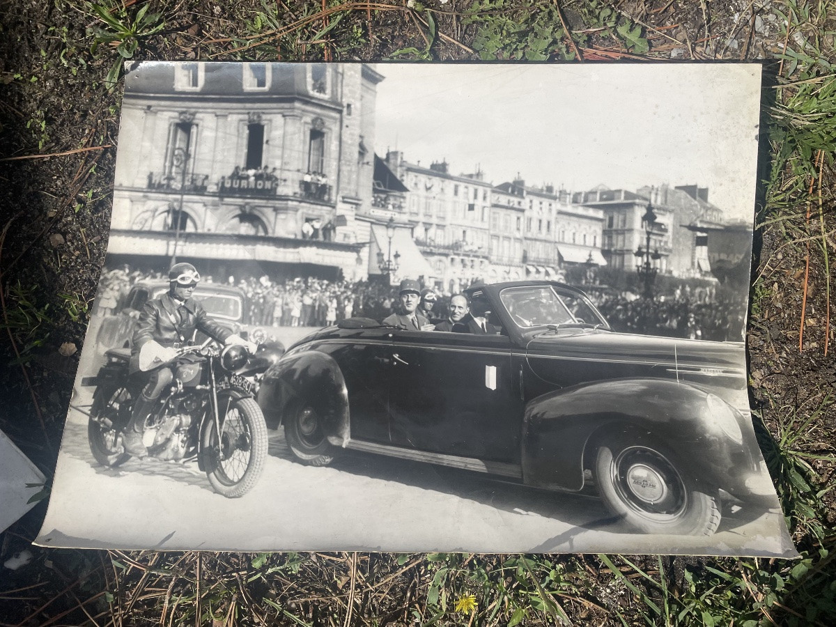 Photo Of General De Gaulle In His Car -photo-4