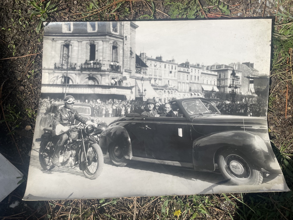 Photo Of General De Gaulle In His Car -photo-1