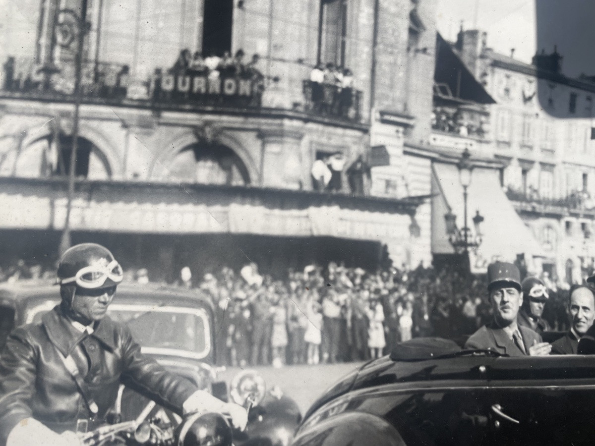 Photo Of General De Gaulle In His Car -photo-2