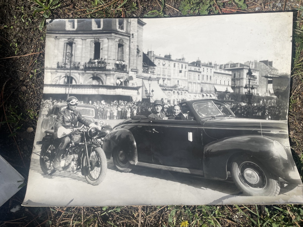 Photo Of General De Gaulle In His Car -photo-3