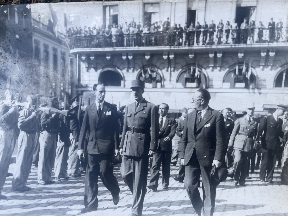 Large Photo Of General De Gaulle -photo-4
