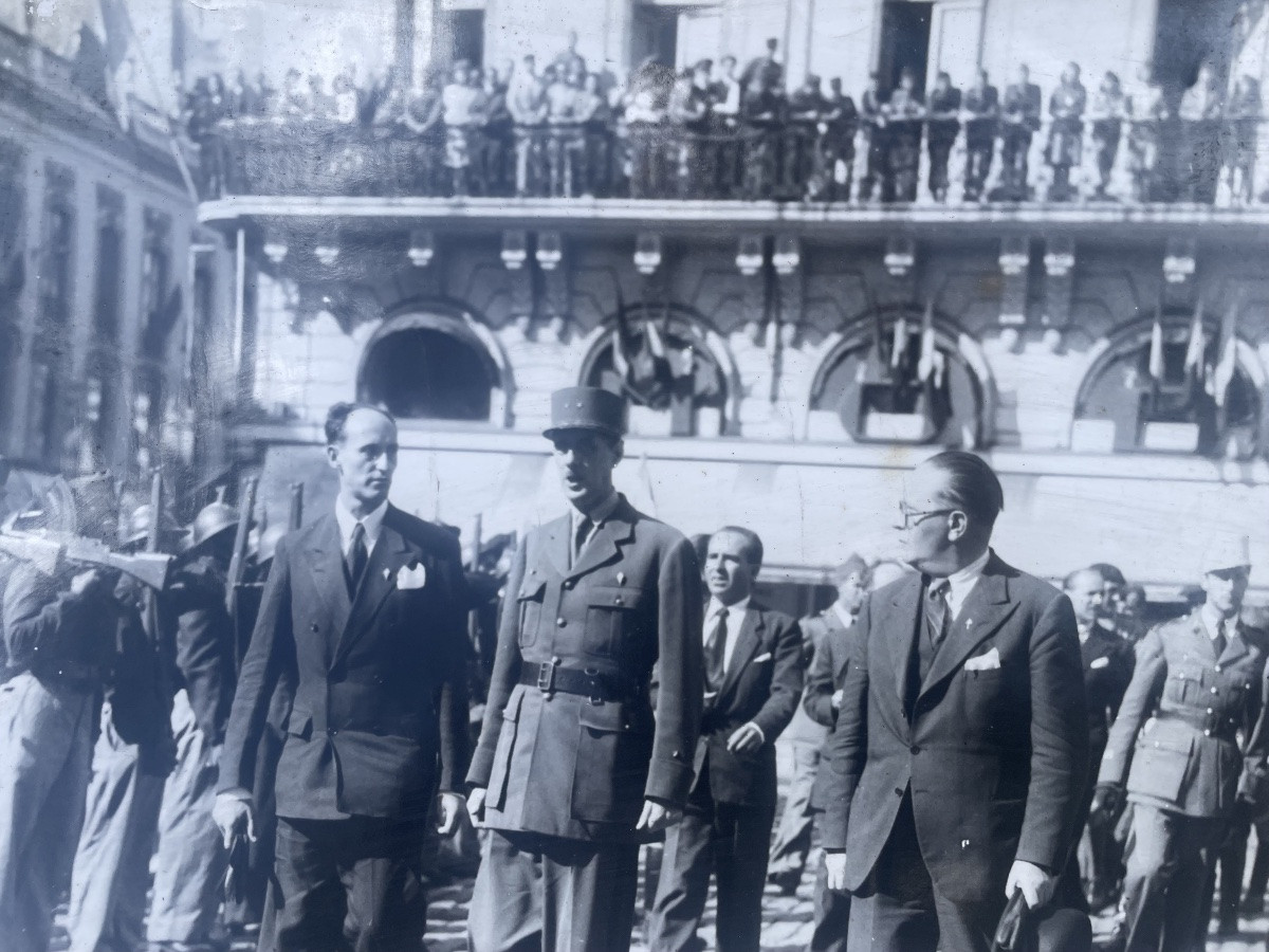 Large Photo Of General De Gaulle -photo-5