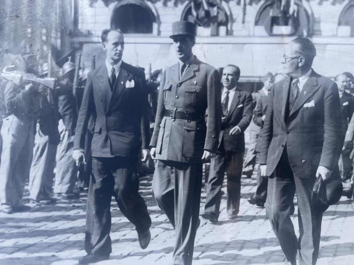 Large Photo Of General De Gaulle -photo-8