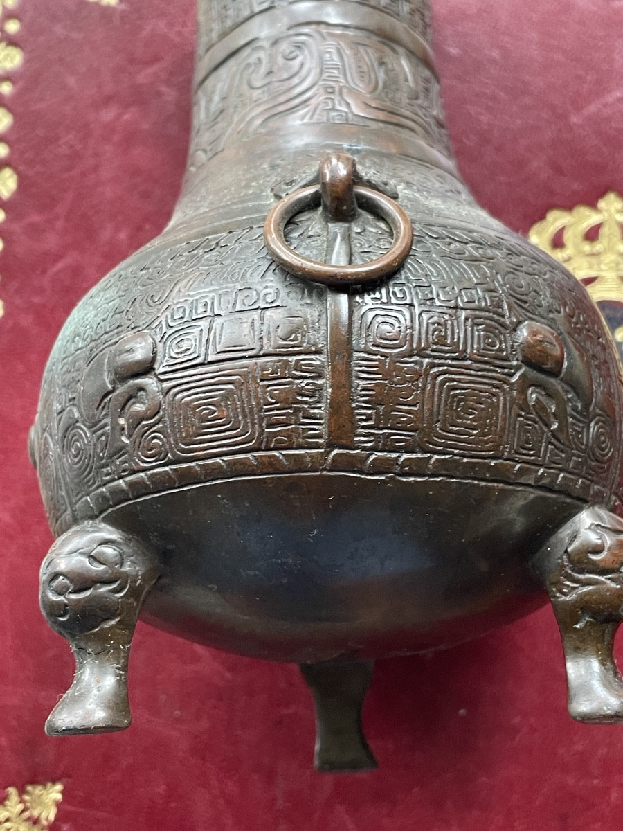 Vase en bronze asiatique 