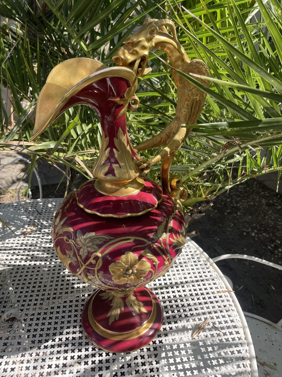 Vase aiguière en porcelaine émail et dorure 