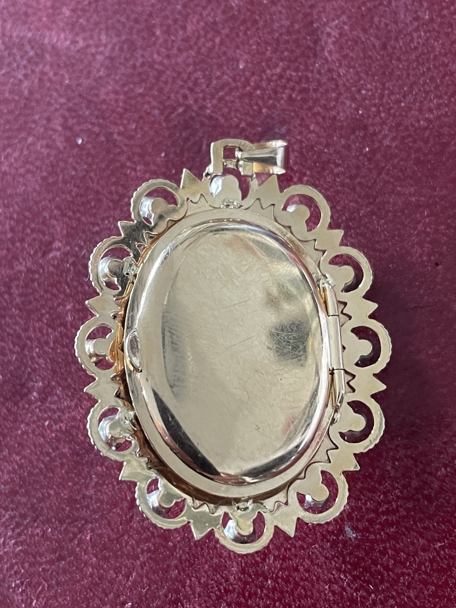 Gold Pendant With Pearls And Diamonds -photo-3