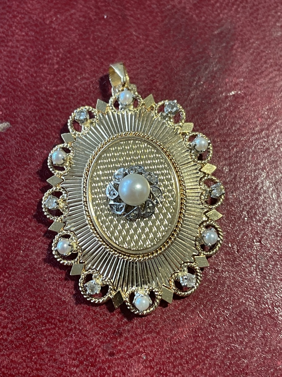 Gold Pendant With Pearls And Diamonds -photo-4