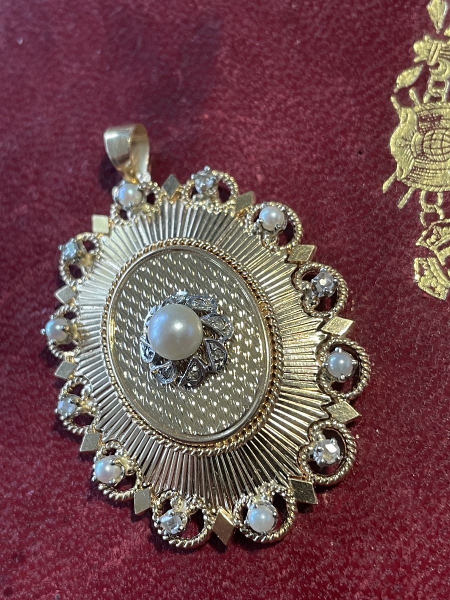 Gold Pendant With Pearls And Diamonds -photo-2