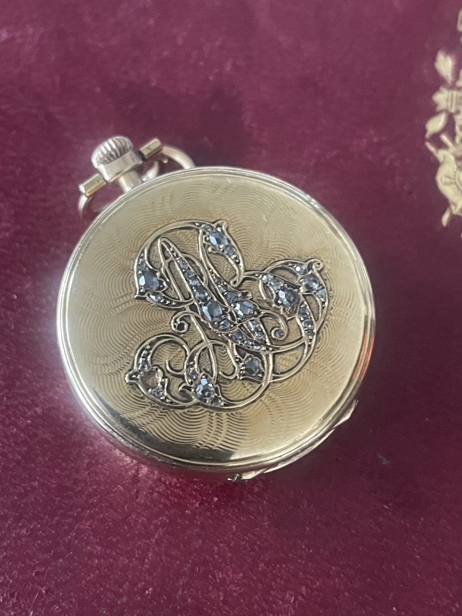 Gousset pendentif femme or et roses diamants 