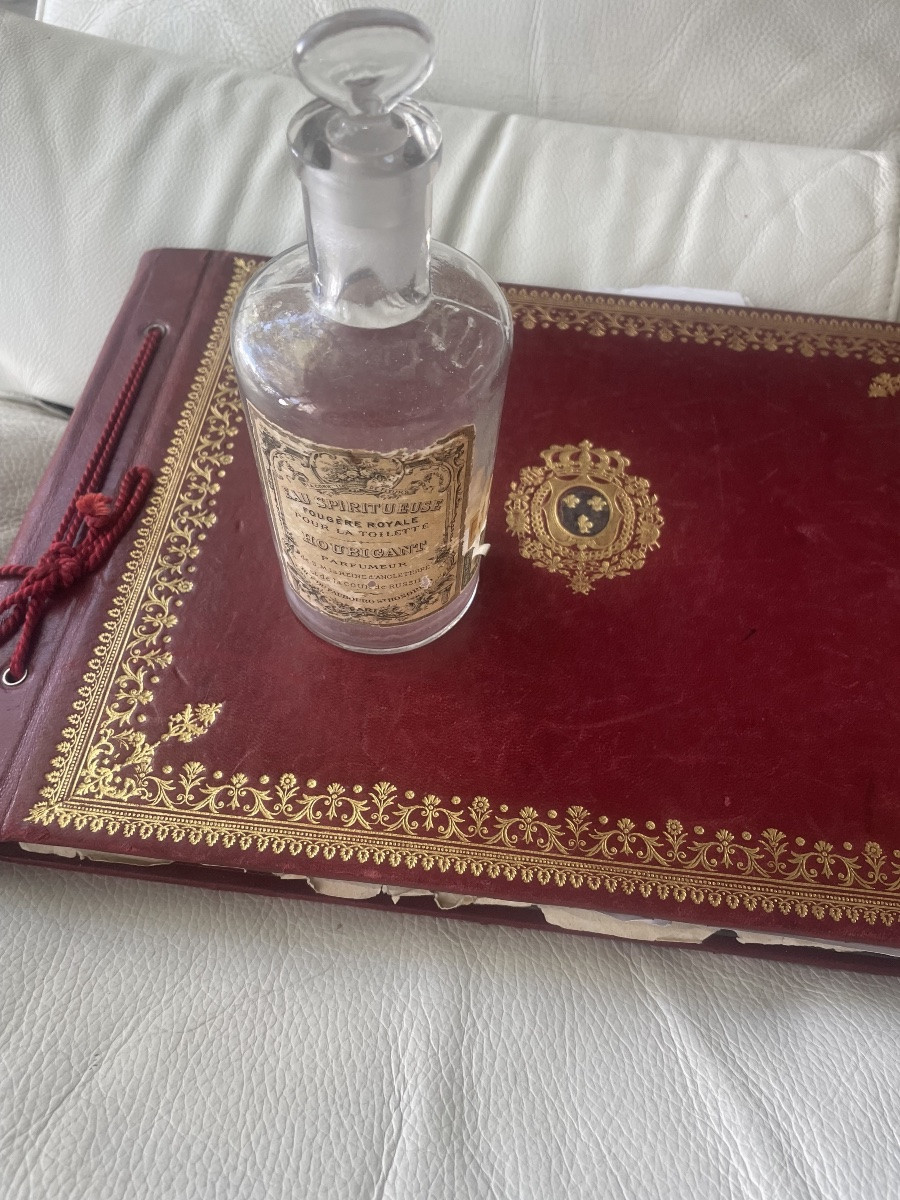 De Houbigant Paris Perfume Bottle -photo-1