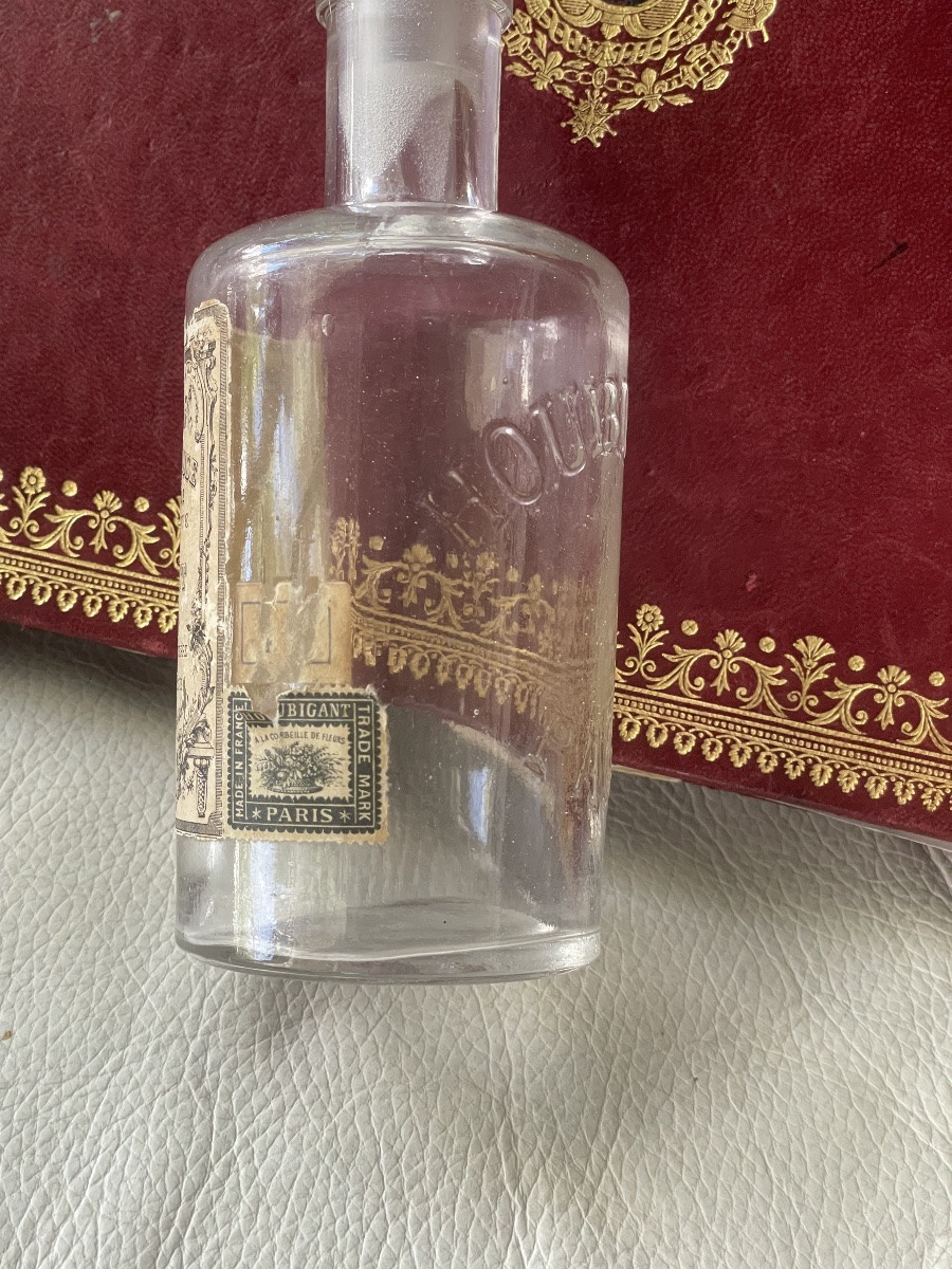 De Houbigant Paris Perfume Bottle -photo-4