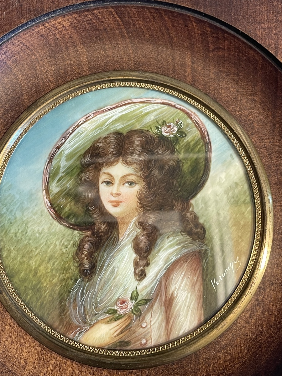 Miniature femme au chapeau 
