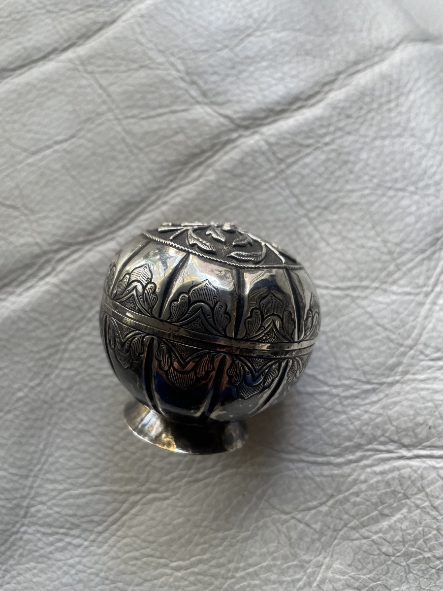 Silver Box With Floral Decoration -photo-1