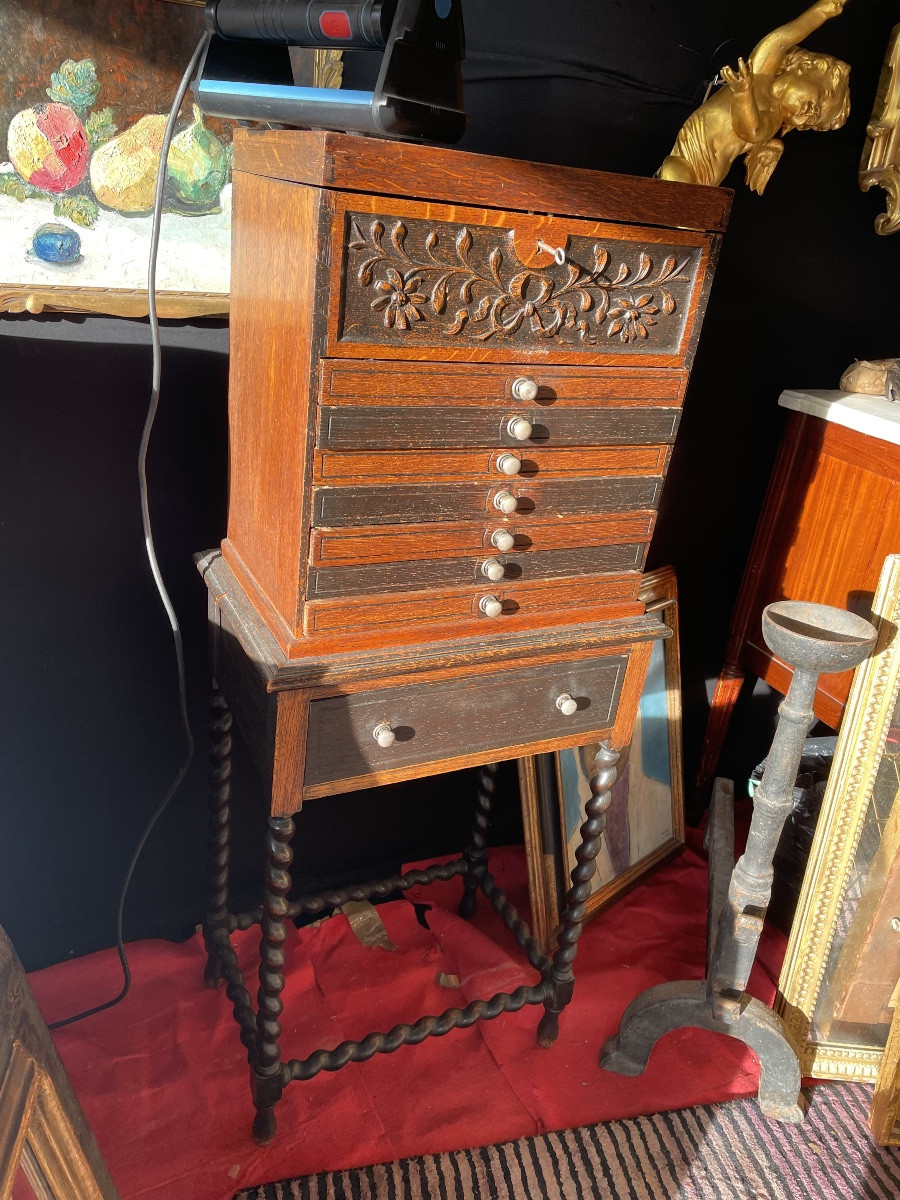 Meuble à tiroirs  pour argenterie 