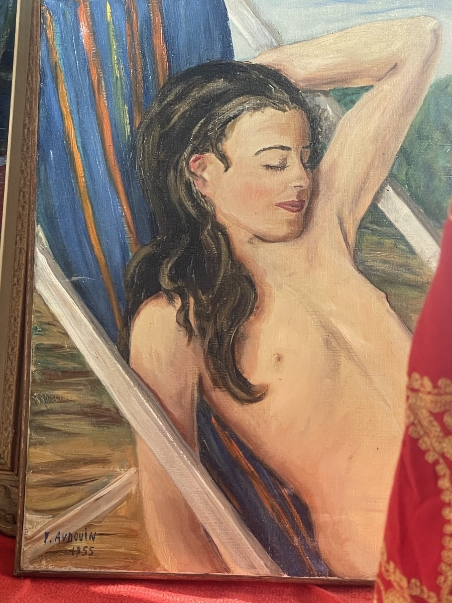 Jeune fille nue sur le transat 