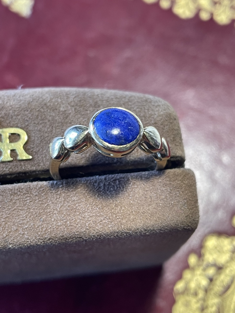 Bague or et cabochon de lapizlazuli