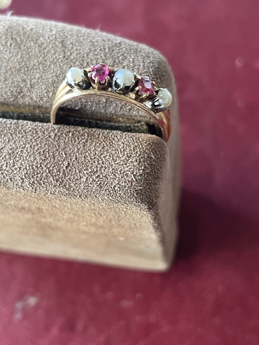 Gold Ring With Pearls And Rubies -photo-3